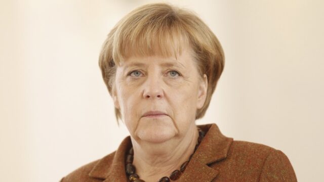 merkel bereitet buerger jetzt auf krieg und unruhen vor
