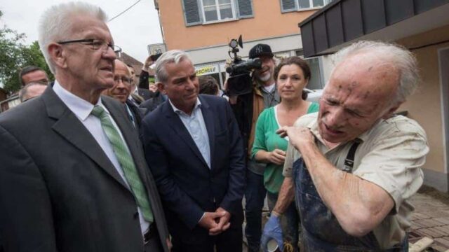 bei deutschen flutopfern entdeckt kretschmann seine sparsamkeit