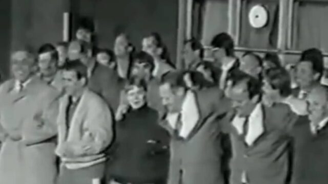 Berlin: Angela Merkel feiert 1987 ausgelassen mit der DDR-Führung