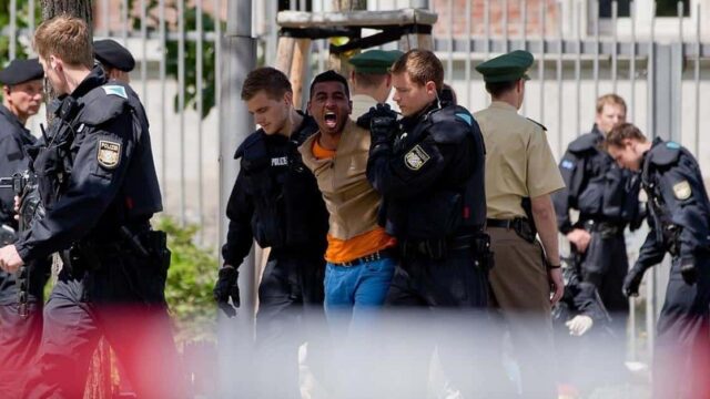 bananenrepublik deutschland wir importieren jetzt kriminalitaet