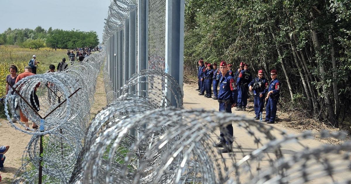 Grenzen dicht: Ungarn baut Megazaun gegen illegale Flüchtlinge