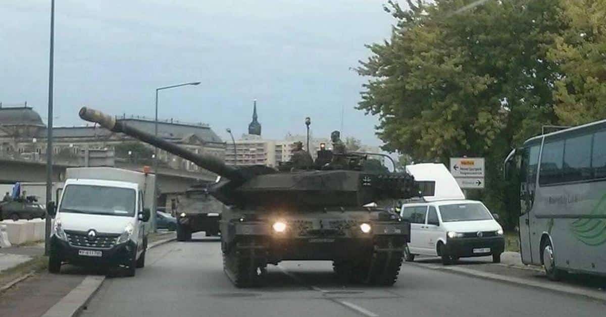 Einheitsfeier in Dresden: Merkel-Regime lässt Panzer auffahren