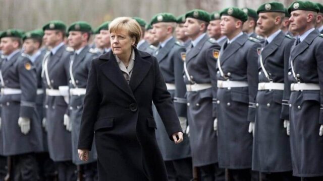 Oberstleutnant an Merkel und USA: „Dann richtet das Volk, dann gnade euch Gott!“