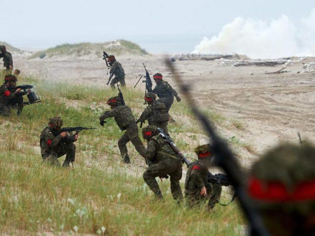 Kriegsvorbereitungen: NATO will noch mehr Truppen an Russlands Grenzen verlegen 6 urn-newsml-dpa-com-20090101-161025-99-938810_large_4_3_etwa_6000_soldaten_nahmen_am__baltops_-manoever_in_estland__-640x480