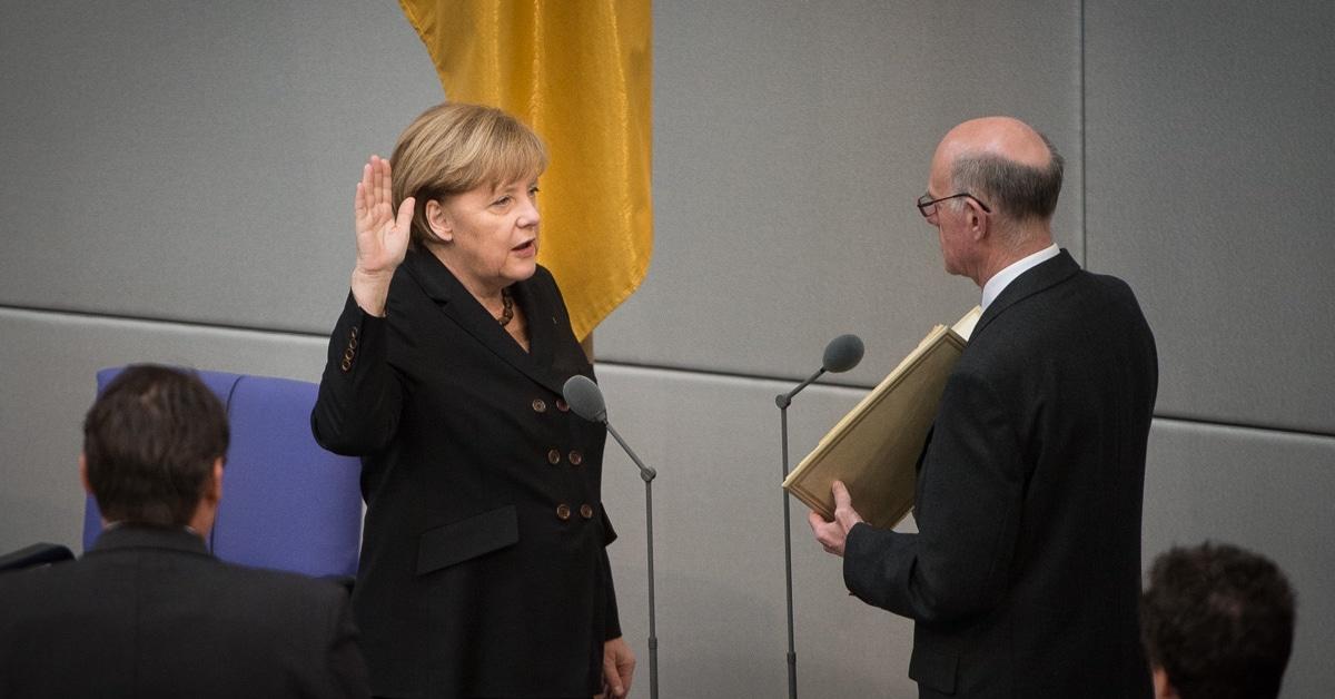 Staatsrechtler sehen Bundeskanzlerin Merkel als Verfassungsbrecherin