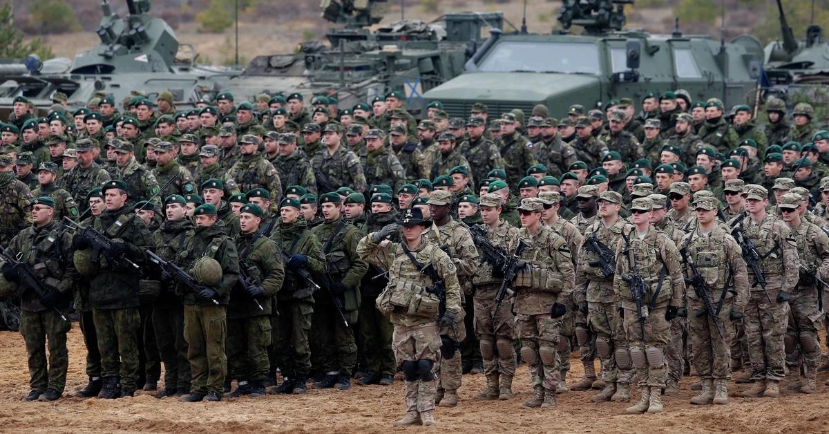 Kriegsvorbereitungen: NATO will noch mehr Truppen an Russlands Grenzen verlegen