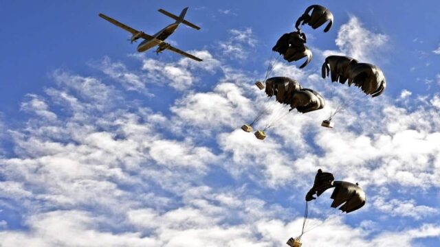 Irakische Armee schießt zwei britische Flugzeuge ab. An Bord: Waffen für den Islamischen Staat