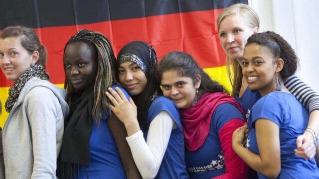 Kein Deutsch mehr an Schulen: Unterricht zukünftig auf Türkisch, Farsi und Polnisch