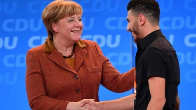 Wahlkampf in Jena: Merkel schüttelt lieber Hände von Flüchtlingen, als die von Bürgern