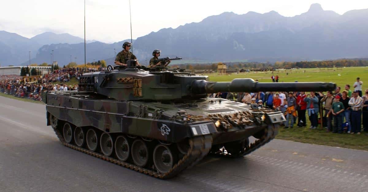 Schweiz: Panzer an der Grenze zu Italien