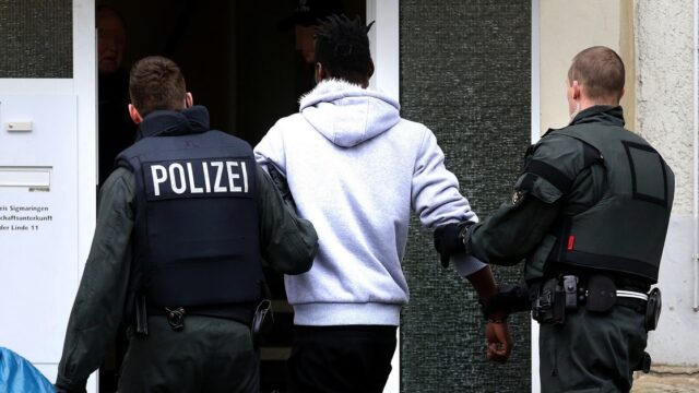 Aufgedeckt: Flüchtlinge verüben 556.000 Straftaten – Medien und Politiker schweigen