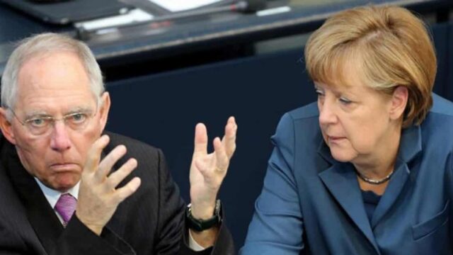Finanzminister Wolfgang Schäuble gibt deutsche Sparguthaben als Pfand für Euro-Risiken frei