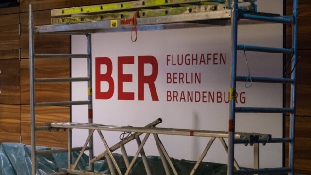 Bitte nicht lachen: Im Flughafen BER sind die Wasserrohre zu dünn!