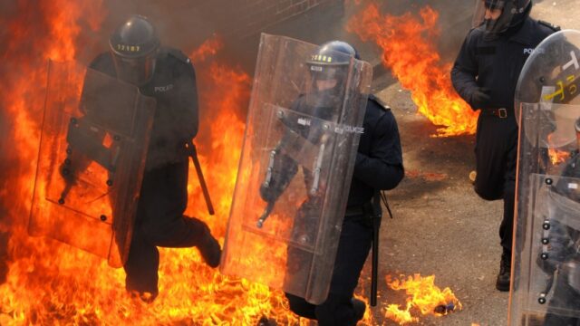 Deutsche Medien schweigen: Bürgerkrieg in 20 französischen Städten – Militär ausgerückt