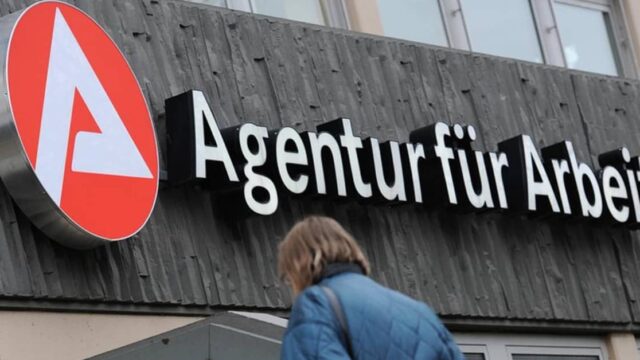 Deutsch für Säuglinge: Arbeitsagentur veruntreut hunderte Millionen Euro für Sprachkurse