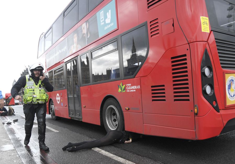 Brisante Fotos aufgetaucht – Ist der Terroranschlag in London ein großer Fake?