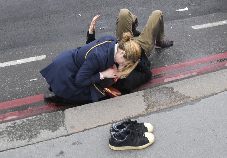 Brisante Fotos aufgetaucht – Ist der Terroranschlag in London ein großer Fake?