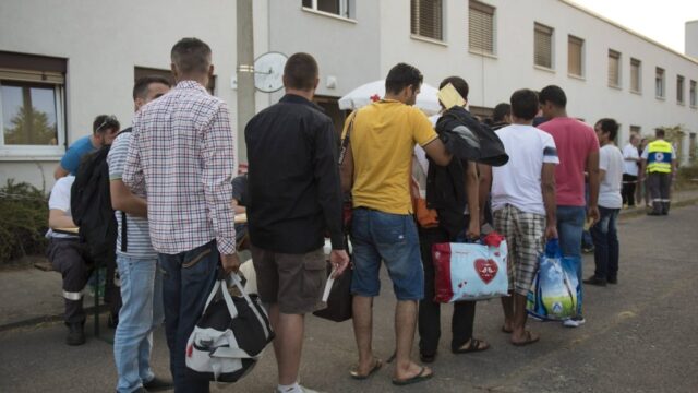 Caritas und NGOs: Das Multi-Millionengeschäft der Asylindustrie mit den "Flüchtlingen"