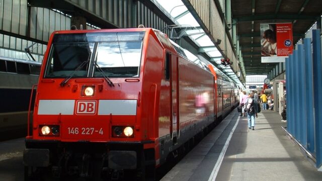 ANTIFA-Terroranschlag auf Interregio Stuttgart-Karlsruhe – Tumulte und Randale im Gericht