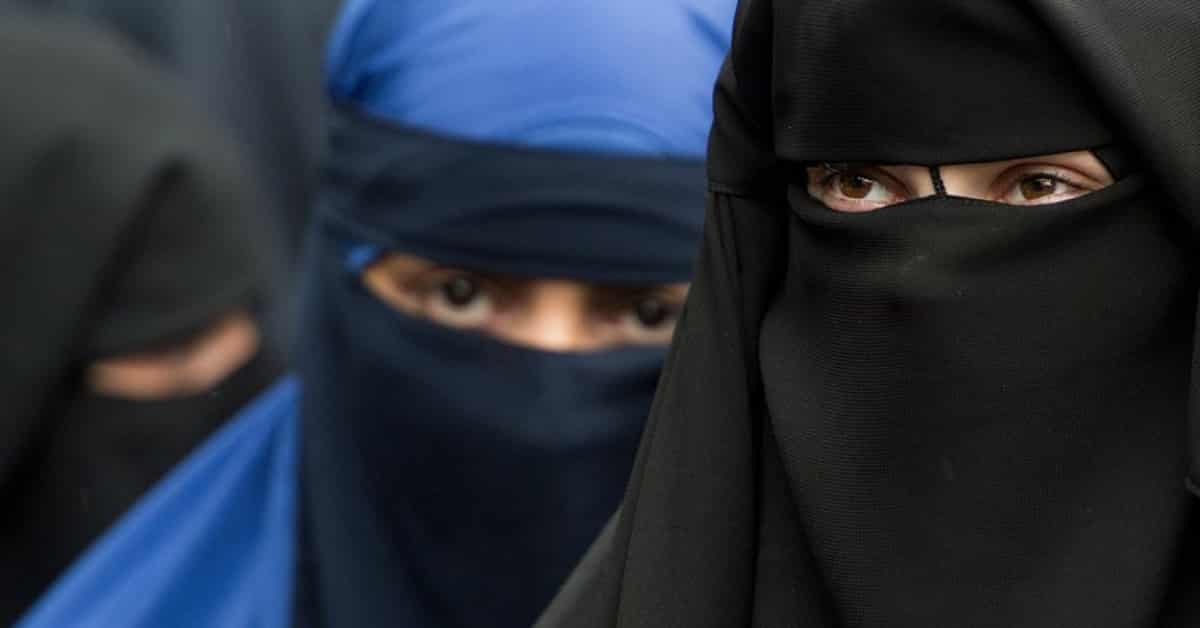 Niedersachsen: Mädchen dürfen vollverschleiert mit Burka in den Unterricht