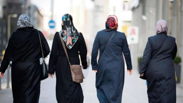SOS Abendland: Warum man unverschleierte Frauen in Deutschland vergewaltigen darf