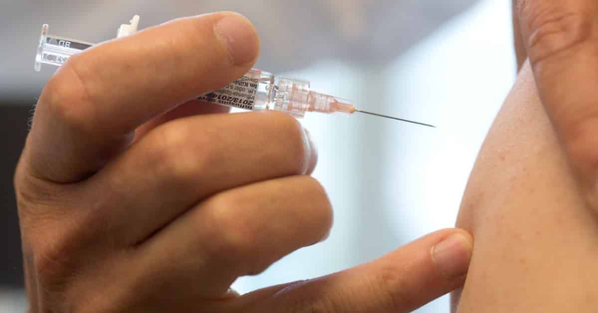 Neue Zwangsimpfung in Deutschland – Pharmaindustrie geht jetzt sogar über Leichen