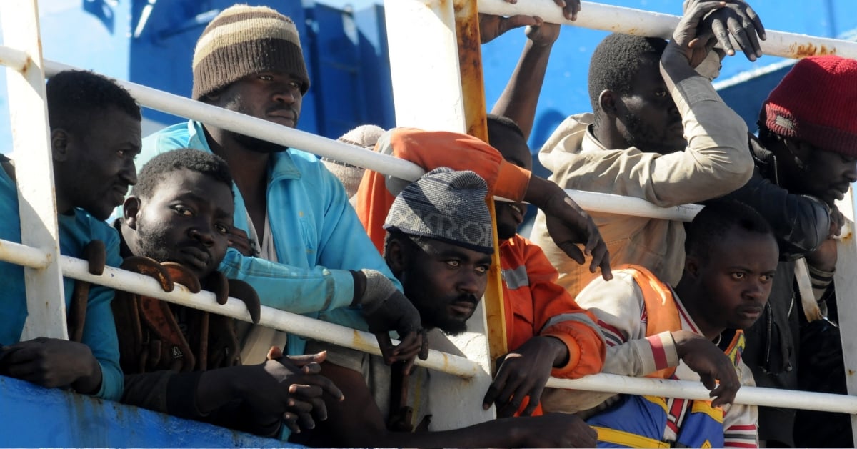 Neue Beweise: Schlauchboot-Migranten rufen NGOs wie "Taxis" an – und werden abgeholt! 2 Neue Beweise: Schlauchboot-Migranten rufen NGOs wie "Taxis" an – und werden abgeholt!