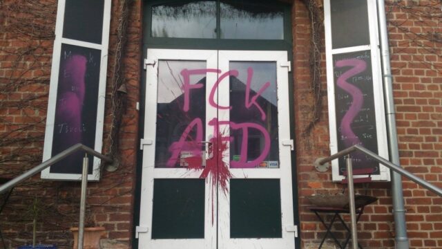 Gastwirt gibt auf: Antifa-Mob terrorisiert Restaurant wegen Raumvermietung an AfD