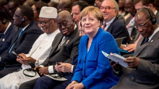 Schlepperkönigin Angela Merkel will weitere 300 Millionen Euro in Afrika versenken