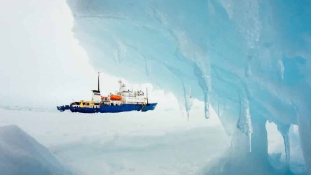 Dumm gelaufen: Nordpol-Expedition will "globale Erwärmung" beweisen und bleibt im Eis stecken