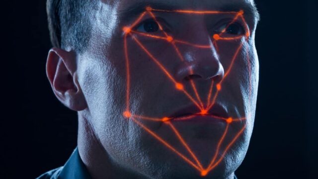 Illegale Gesichtsanalyse per Kamera: Strafanzeige gegen Deutsche Post und Real