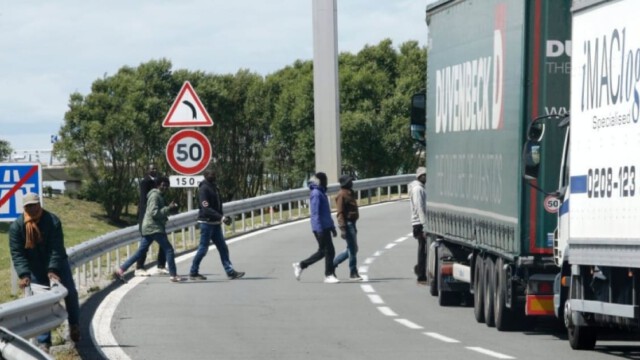 Kriminelle Migranten zerstören Leben von ungarischem LKW-Fahrer