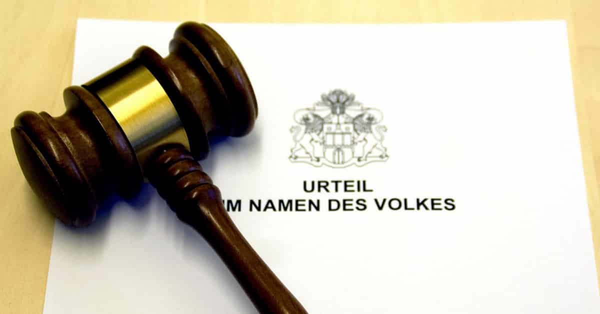 „Nutte“ gegen „Neger“ – Hamburger Gericht fällt skandalöses Urteil gegen deutsche Rentnerin