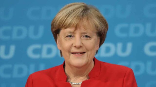 Völkermord durch Migration: Wie Schlepperkönigin Angela Merkel Deutschlands Umvolkung betreibt