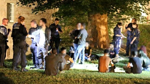 Schorndorf: Hunderte kriminelle Migranten stürmen Volksfest und vergehen sich an Frauen