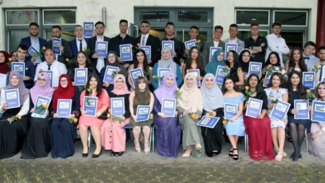 80% Ausländer: Abitur-Foto aus Duisburg dokumentiert Volksaustausch in Deutschland