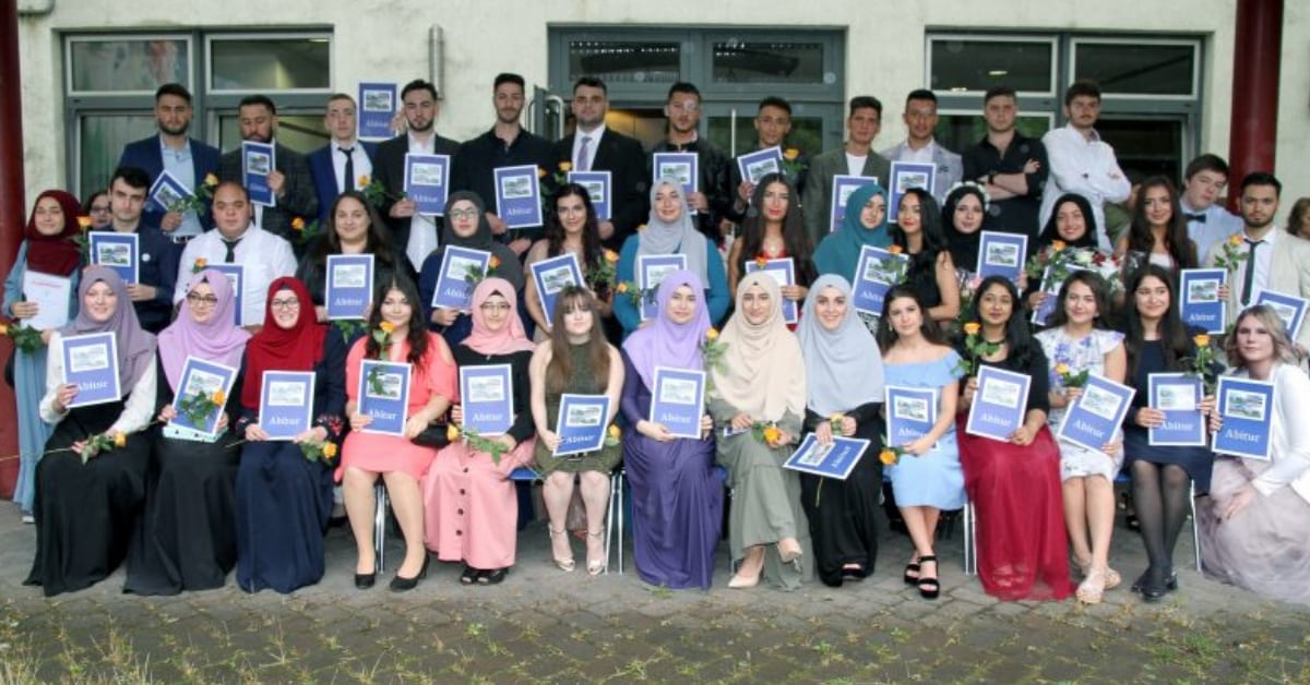 80% Ausländer: Abitur-Foto aus Duisburg dokumentiert Volksaustausch in Deutschland