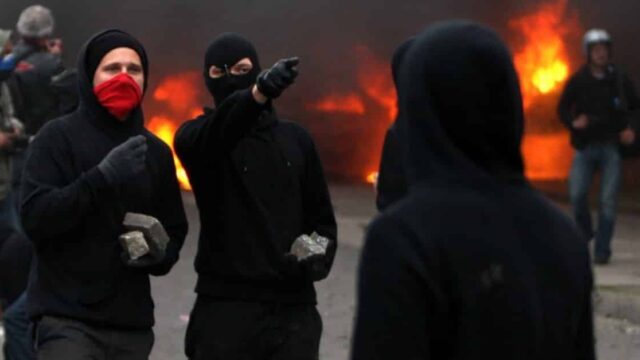 ANTIFA-Terror soll straffrei bleiben: Grüne und Linke wollen Vermummung gesetzlich erlauben