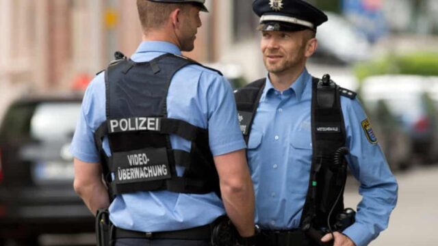 Polizisten mit Körperkameras und integrierter Gesichtserkennung bald auch in Deutschland?