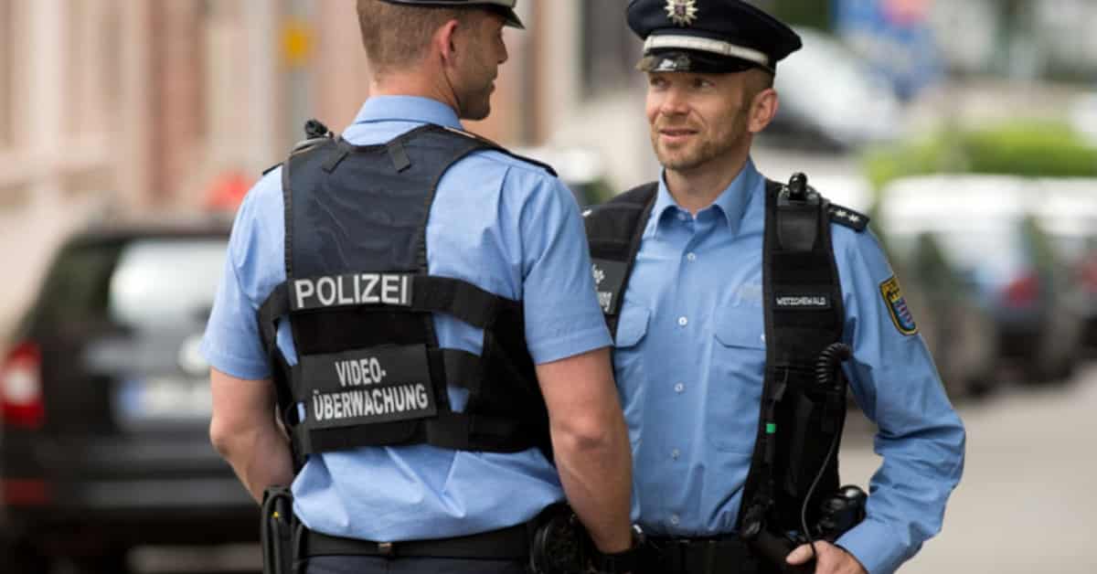 Polizisten mit Körperkameras und integrierter Gesichtserkennung bald auch in Deutschland?