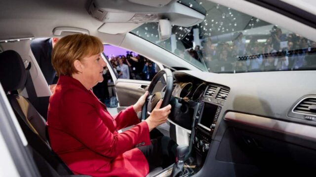 Kanzlerin Merkel: Selbstständiges Autofahren bald nur noch mit Sondererlaubnis möglich