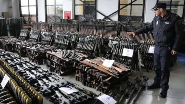 IS-Waffenlager in Spanien: Polizei findet über 10.000 Maschinengewehre und 400 Granaten