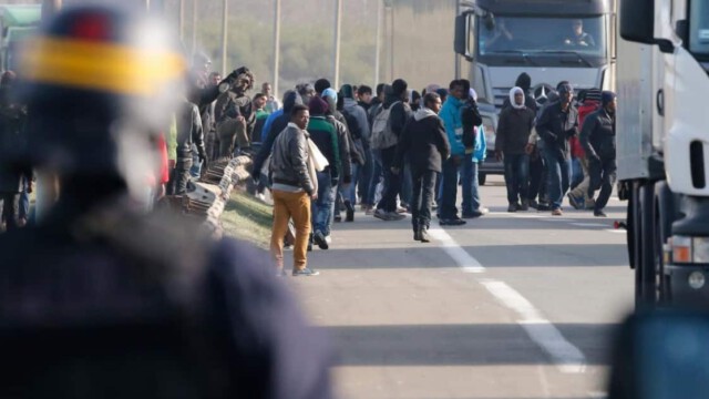 Bluttat in Calais: Illegale Migranten schlagen ungarischen LKW-Fahrer den Schädel ein