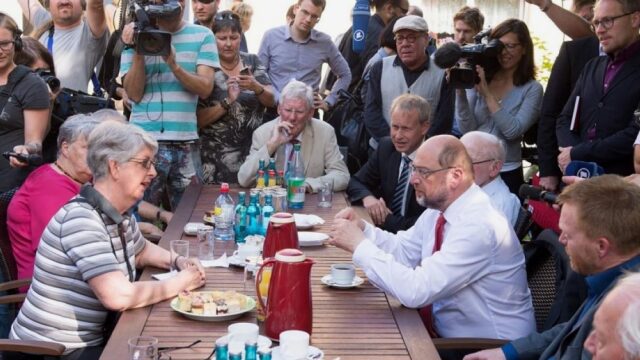Schulz auf Wahlkampftour in Jena: SPD verbot Rentnern das Thema Flüchtlinge anzusprechen
