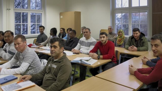 Nach nur sieben Wochen Schule: Flüchtlinge erhalten Hauptschulabschluss quasi geschenkt