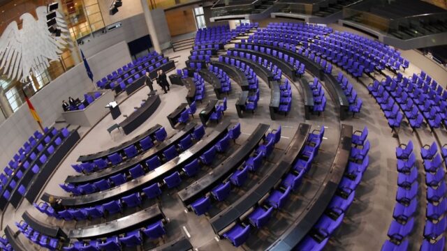 Neue Sitzordnung im Bundestag: Wohin mit den Schmuddelkindern von der AfD?