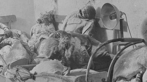 Bomben-Holocaust in Dresden: Staatliche Historiker fälschten Opferzahlen