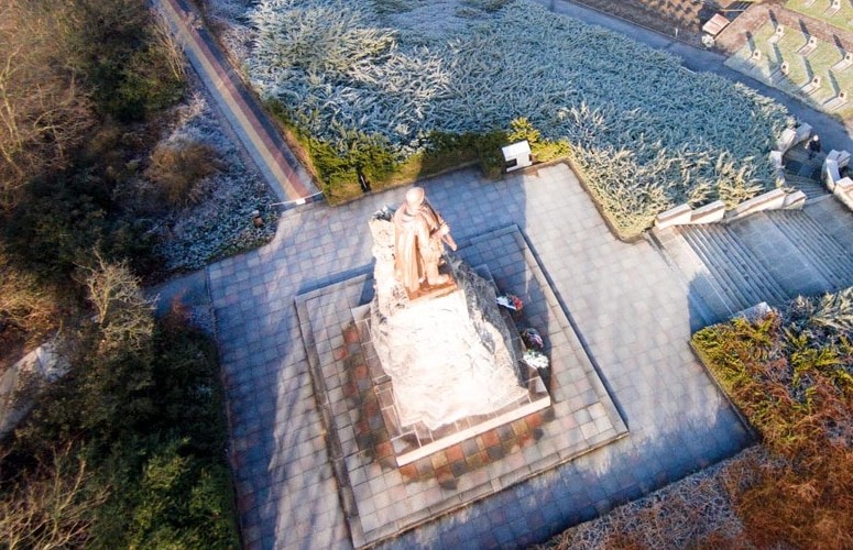 Aus Schwarz-Rot-Gold wird Grau: Behörden wollen Nationalfarben an Soldaten-Denkmal überstreichen