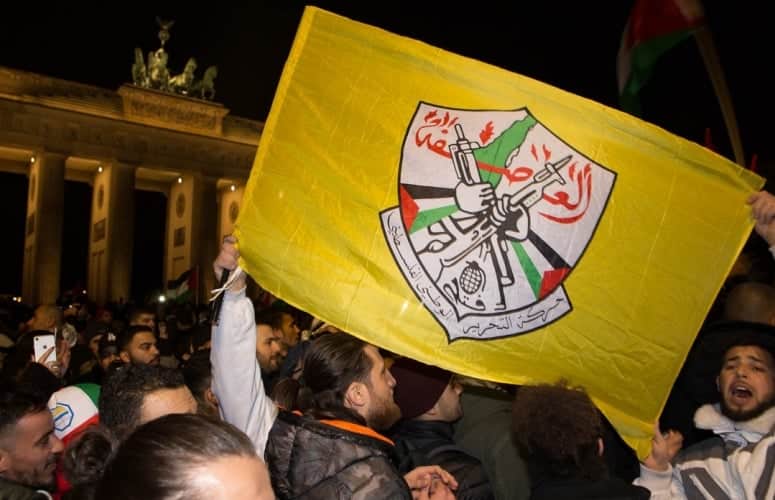 Berlin: 1.200 Moslems feiern Weihnachtsmarkt-Mörder mit „Allahu Akbar“-Rufen am Brandenburger Tor