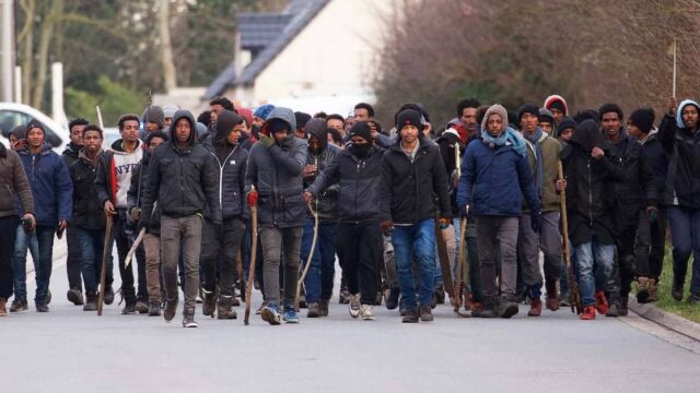 Frankreich steht vor blutigen Bürgerkrieg: Migrantenkrise gerät völlig außer Kontrolle